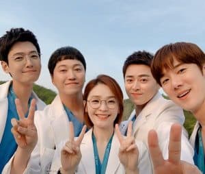 Hangatnya Kisah Persahabatan di Hospital Playlist